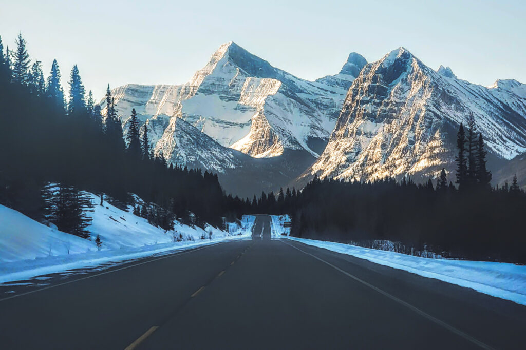 Banff in winter: Icefields Parkway