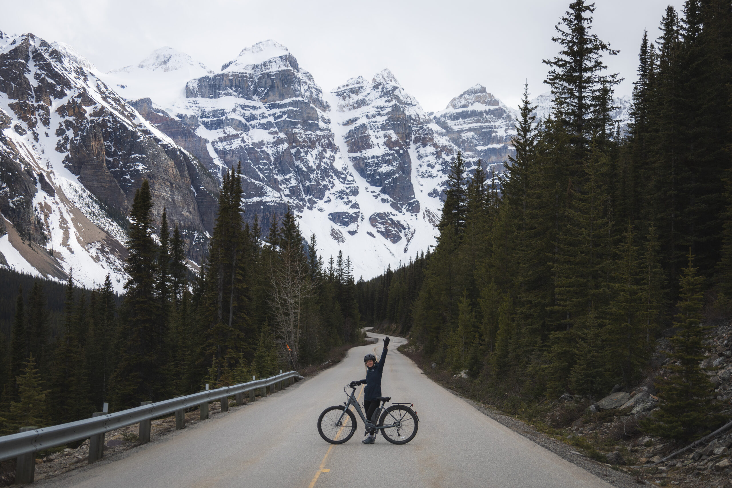 Biking to Moraine Lake